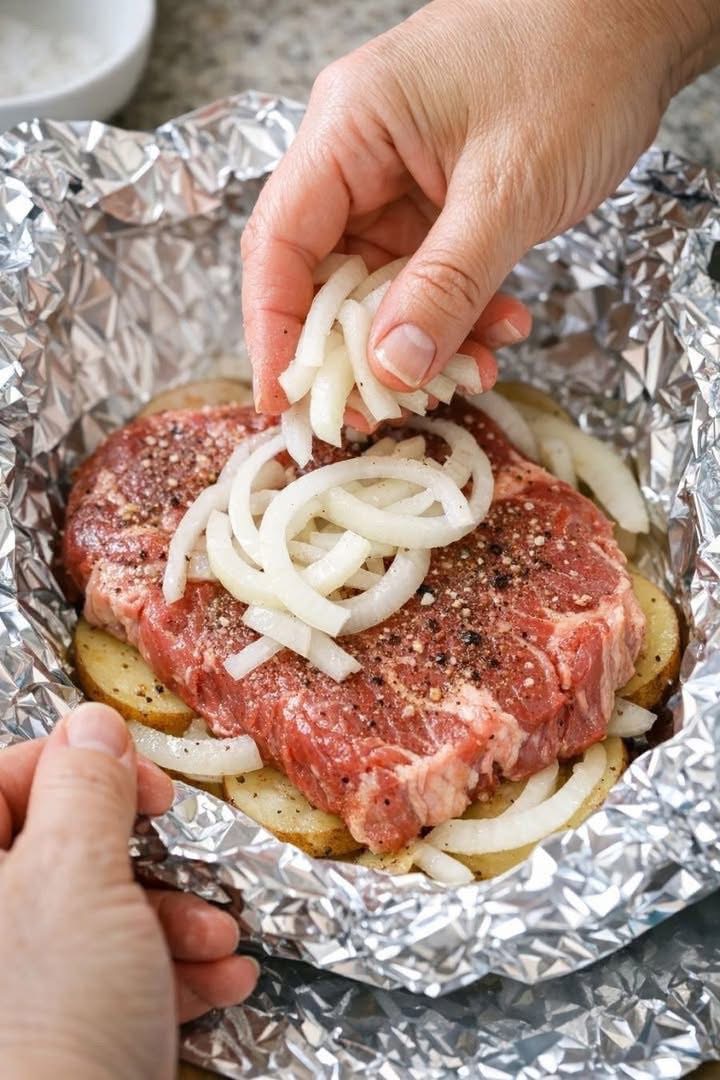 Oven-Baked Steak and Onion Foil Packets (Easy, Hearty & No-Fuss)