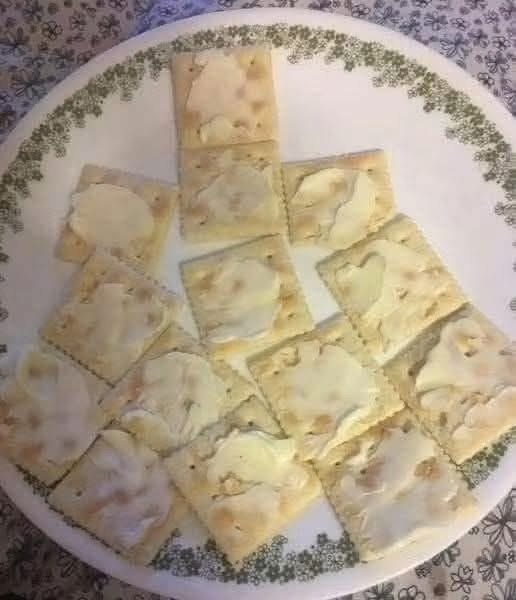 Homemade Saltine Crackers Recipe img 0580