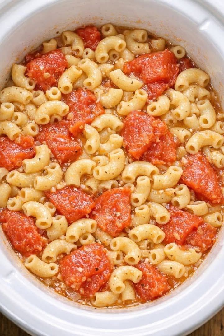 Slow Cooker 3-Ingredient Macaroni and Tomatoes