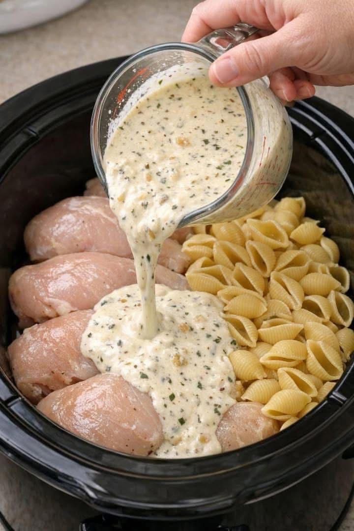 Creamy Garlic Herb Crockpot Chicken & Pasta: The Ultimate One-Pot Comfort Meal