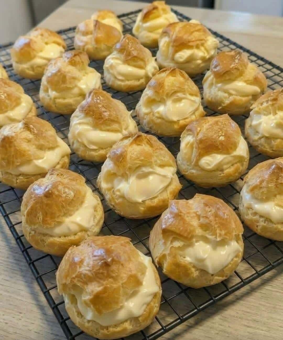 Special Italian Cream Puffs with Custard Filling