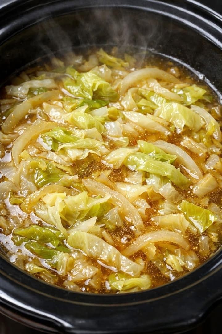 Slow Cooker 4-Ingredient Cabbage and Onion Soup: Simple, Rustic, and Surprisingly Sweet